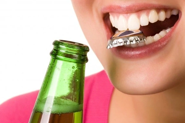 10 hábitos que dañan los dientes