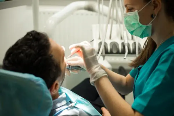 Tratamientos para las manchas blancas en los dientes